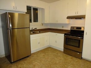 1944 Howe Dr in San Leandro, CA - Building Photo - Building Photo