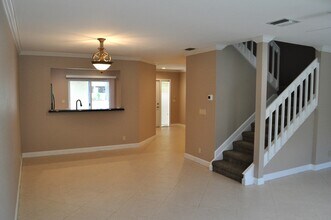 1402 Maplewood Dr in Greenacres, FL - Building Photo - Building Photo