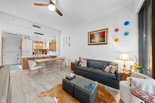 2831 S Bayshore Dr in Miami, FL - Building Photo