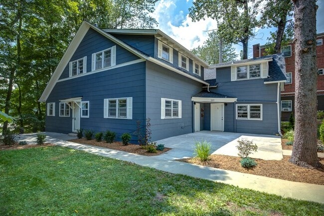 237 Queen St, Unit #1 in Boone, NC - Foto de edificio - Building Photo