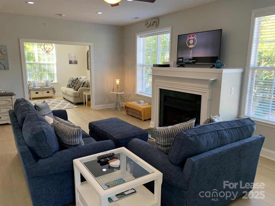 9033 Rosalyn Glen Rd in Cornelius, NC - Building Photo