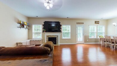 106 Blackwater Way in Moncks Corner, SC - Foto de edificio - Building Photo