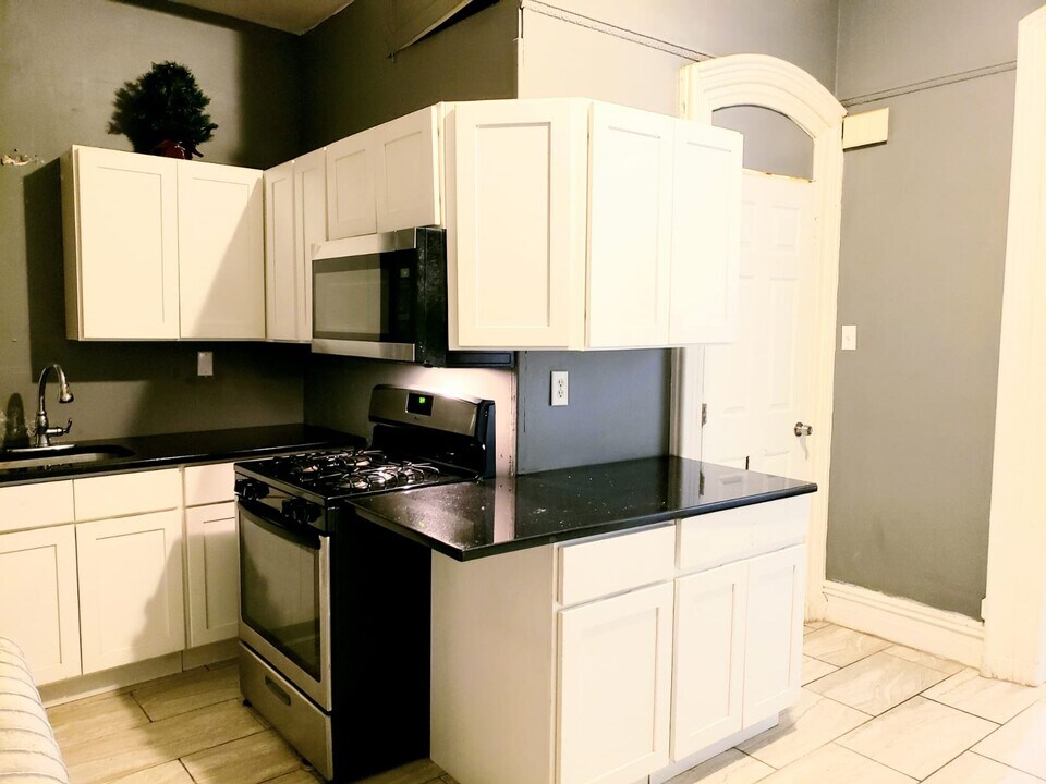 70 Brinkerhoff St in Jersey City, NJ - Building Photo