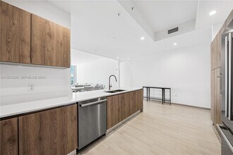 10281 W Bay Harbor Dr in Bay Harbor Islands, FL - Foto de edificio - Building Photo