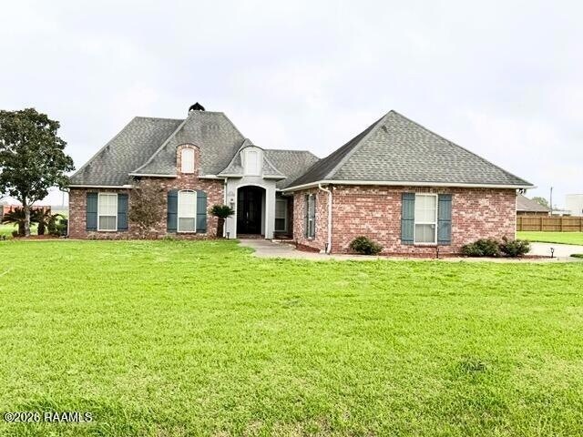 4017 Coco Miquel Rd in New Iberia, LA - Foto de edificio