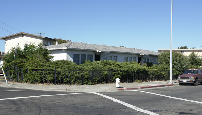 The Broadway Apartments in San Pablo, CA - Foto de edificio - Building Photo