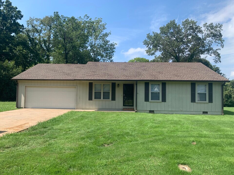 23 Live Oak Pl in Jackson, TN - Building Photo