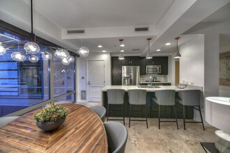 7167 E Rancho Vista Dr-Unit -2005 in Scottsdale, AZ - Building Photo - Building Photo