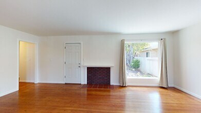 2073 Trinity St in San Mateo, CA - Building Photo - Building Photo