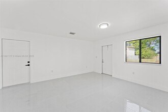 1556 NW 68th Terrace in Miami, FL - Building Photo - Building Photo