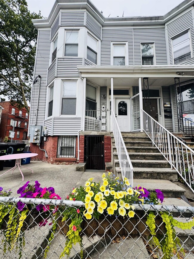 property at 33 Arlington Ave