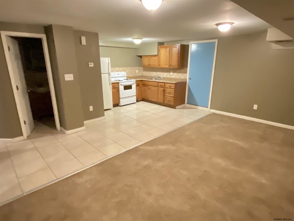 320 1st St in Albany, NY - Building Photo