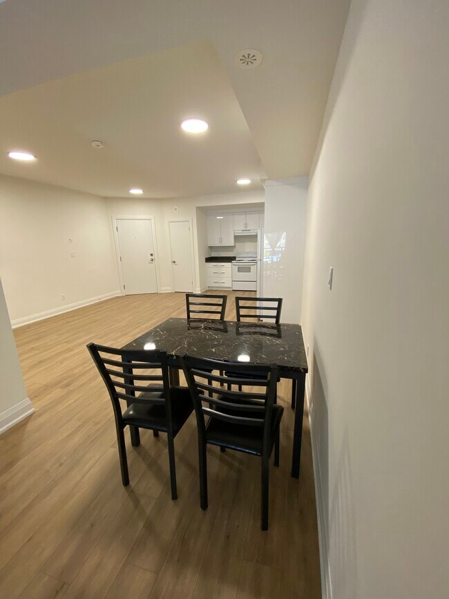 782 St Clair Av W in Toronto, ON - Building Photo - Building Photo