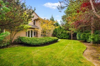 11715 167th Pl NE in Redmond, WA - Foto de edificio - Building Photo