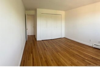 70 Farmington Ave, Unit 4u in New London, CT - Foto de edificio - Building Photo