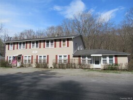 300 Old Rte 55, Unit 5 in Poughquag, NY - Building Photo