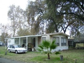 River Bend Mobile Home Park in Sanger, CA - Building Photo - Other