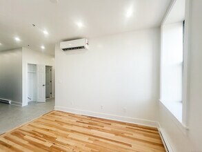 207 Bank St in New London, CT - Building Photo - Building Photo