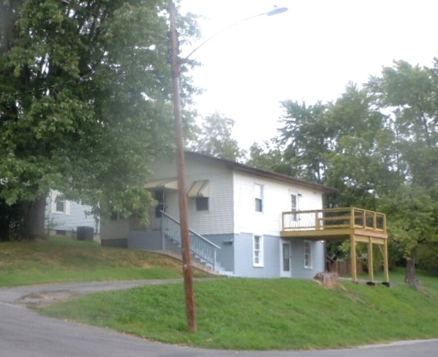 1200 State St in Collinsville, IL - Building Photo