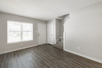 Tristan Townhomes in Savannah, GA - Building Photo - Interior Photo