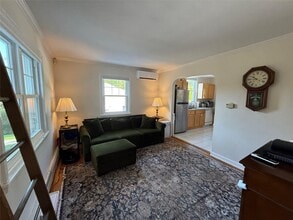 9 Bergen Ct in Huntington Station, NY - Building Photo - Building Photo