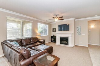 837 Maine Ave in Clovis, CA - Building Photo - Building Photo