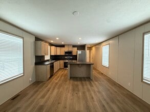 29778 W Essex Ct in New Baltimore, MI - Building Photo - Building Photo