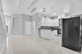 3016 S L St in McAllen, TX - Building Photo - Building Photo