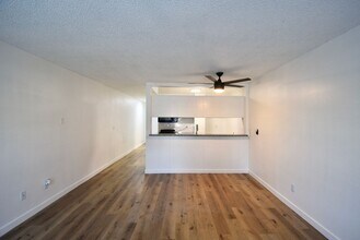14142 Victory Blvd in Los Angeles, CA - Building Photo - Building Photo