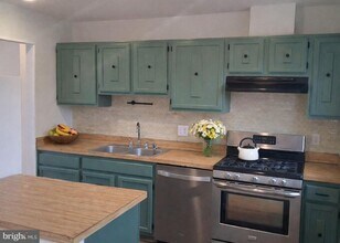 14362 Southgate Ct in Woodbridge, VA - Building Photo - Building Photo