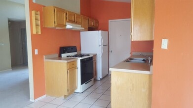 11956 Waterside Dr in El Paso, TX - Foto de edificio - Building Photo