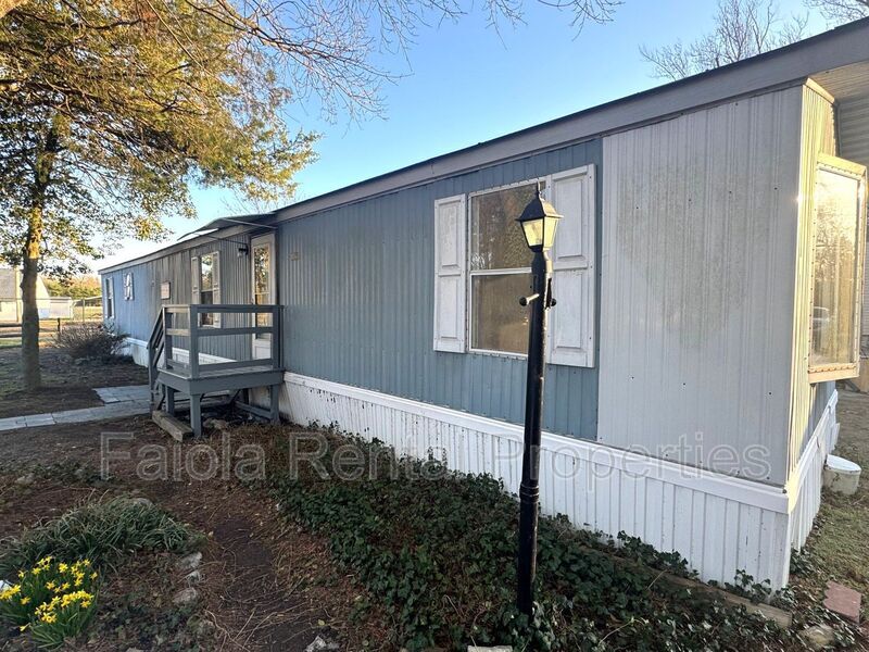 1 Talmar Ln in Franklin, NJ - Building Photo