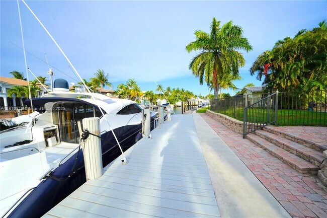 2761 NE 22nd Ct in Pompano Beach, FL - Foto de edificio - Building Photo