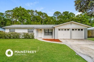 1061 Grove Park Dr in Orange Park, FL - Building Photo