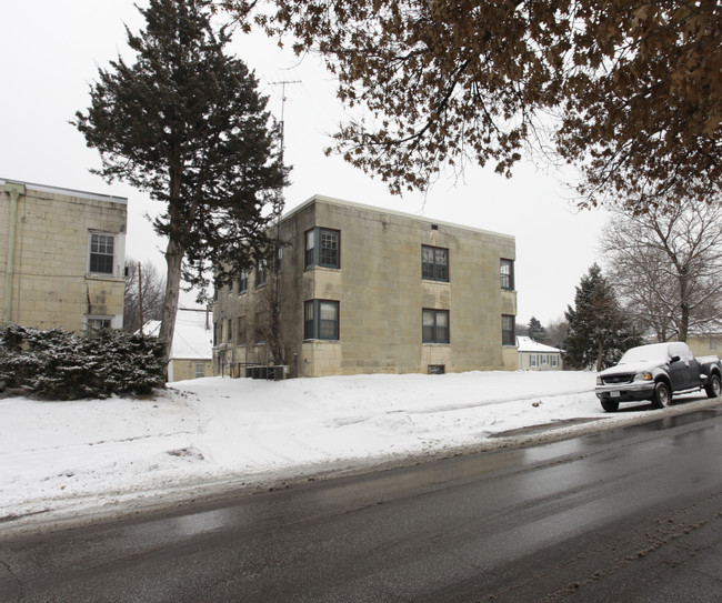 1704 Dakota St in Lincoln, NE - Foto de edificio - Building Photo