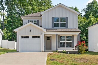 1197 Cottonwood Dr in Clarksville, TN - Building Photo - Building Photo