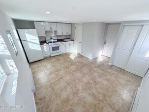 4 Via Ripa Wy in Sea Bright, NJ - Building Photo - Building Photo