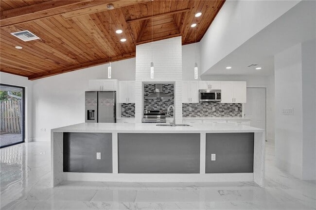 8060 NW 45th St