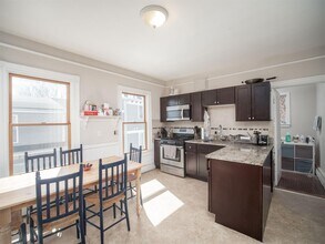 318 Beacon St, Unit 3 in Somerville, MA - Building Photo - Building Photo