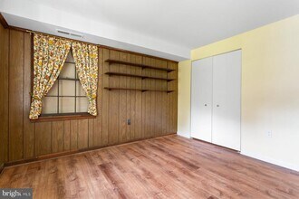 15104 Manor Lake Dr in Rockville, MD - Building Photo - Building Photo