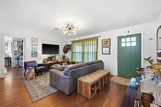 3826 Lenel Dr in Dallas, TX - Building Photo - Building Photo