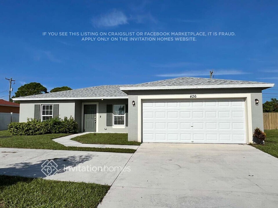 426 NW Airoso Blvd in Port St. Lucie, FL - Building Photo