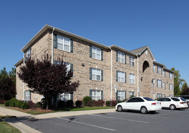 Stonecrest Apartments in Siler City, NC - Building Photo - Building Photo