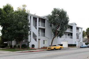 999 Raymond Ave Apartments