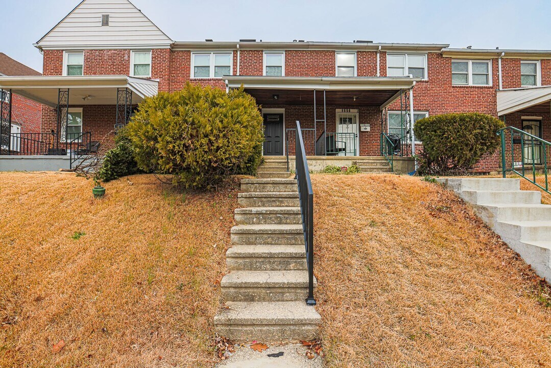 1554 Pentwood Rd in Baltimore, MD - Building Photo