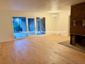 718 Cross St in Lodi, CA - Building Photo - Building Photo