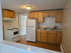 7 Arlington St, Unit 6 in Lowell, MA - Building Photo - Building Photo