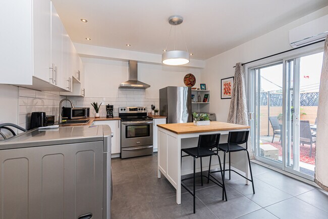 4010 Rue Hochelaga, Unit SI ID1240235P in Montréal, QC - Building Photo - Building Photo