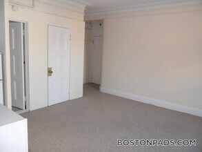 62 Boylston St, Unit 425 in Boston, MA - Foto de edificio - Building Photo