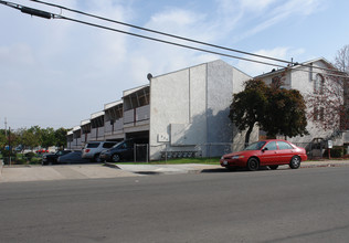 11th Street Townhomes in Imperial Beach, CA - Building Photo - Building Photo